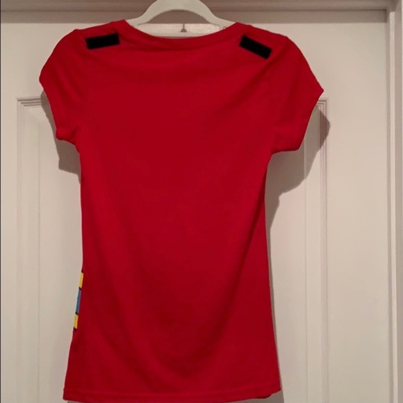 DC Comics Wonder Women T-Shirt w/Cape - Picture 3 of 5